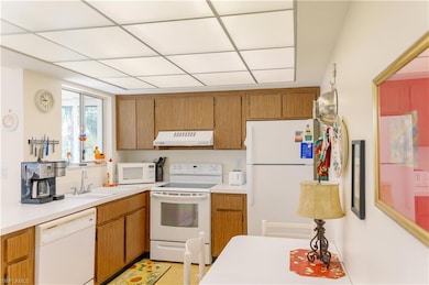 KITCHEN WITH SMALL DINING TABLE