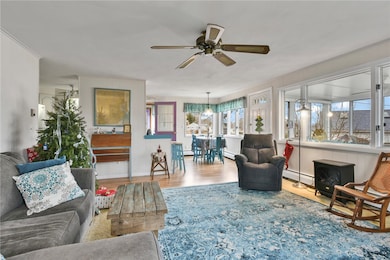 600 Cole farm Rd 33B Warwick RI 02886 - living roo