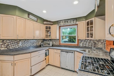 197 E 2nd St, Deer Park, NY 11729 - photo 5