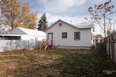 717 NW 2nd St, Ontario, OR 97914 - photo 4