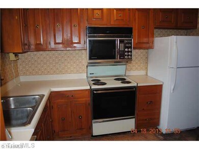 421 Windsor Ln, Statesville, NC 28677 - photo 4