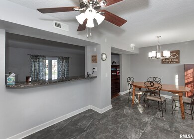 2335 E 31st St, Davenport, IA 52807 - photo 5