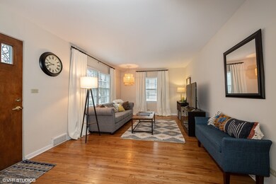 352 S Wright St, Naperville, IL 60540 - photo 2