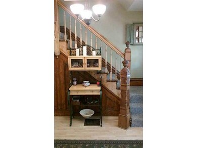 Entry/Foyer.