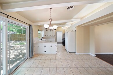 819 Rainy River Dr, Houston, TX 77088 - photo 5