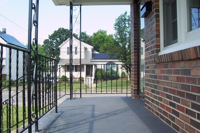 ROCKING CHAIR FRONT PORCH
