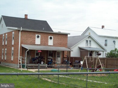 322 E Mckinley St, Chambersburg, PA 17201 - photo 3