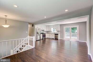 1011 Courtland Dr, Sykesville, MD 21784 - photo 4