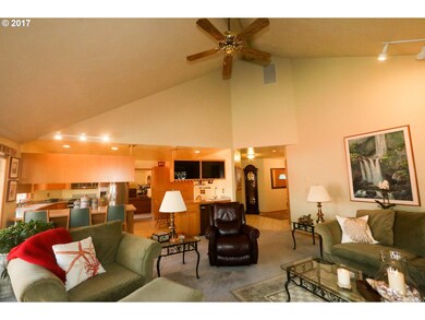 2165 Ridgeway Dr, Eugene, OR 97401 - photo 4