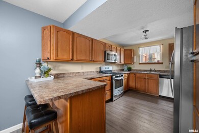 1503 Emerald Dr, Davenport, IA 52804 - photo 7