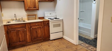 10 Bond St unit E, Claremont, NH 03743 - photo 3