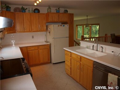 Kitchen. Immaculate kitchen offers lots of quality