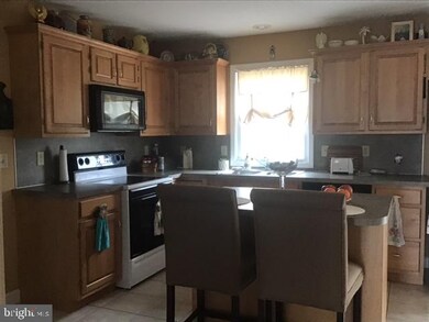 1007 Ithaca St, Reading, PA 19605 - photo 4