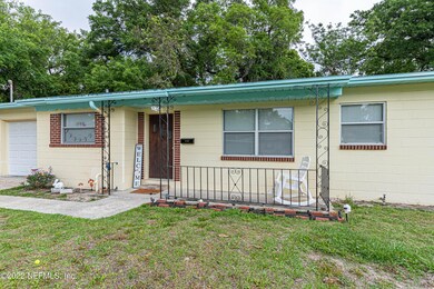 5753 Cedar Forest Dr N, Jacksonville, FL 32210 - photo 4