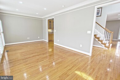 4083 Walnut Cove Cir, Fairfax, VA 22033 - photo 3