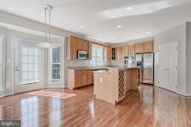 2072 Powells Landing Cir, Woodbridge, VA 22191 - photo 3