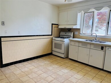 129 Glenbridge Ave, Providence, RI 02909 - photo 6