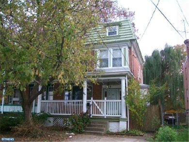 42 E Stratford Ave, Lansdowne, PA 19050 - photo 2