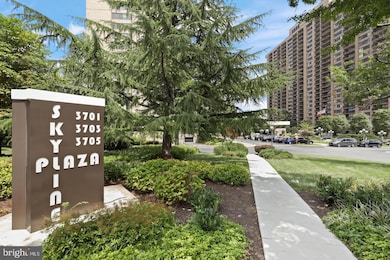 Skyline Plaza unit 1409S, Falls Church, VA 22041 - photo 2
