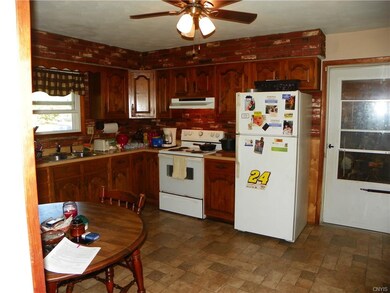 Eat-in kitchen all appliances stay