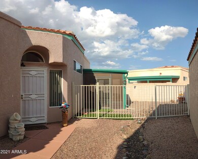 Front Courtyard w/Gated Pet Area