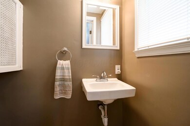 34 Glencoe Rd, Columbus, OH 43214 - photo 7