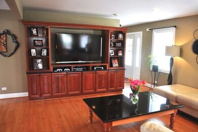 260 Melody Ln unit 1, Carpentersville, IL 60110 - photo 3