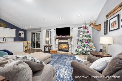 10533 Scenic Pines Ct NE, Rockford, MI 49341 - photo 4