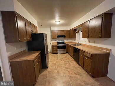 12804 Asbury Dr, Fort Washington, MD 20744 - photo 5