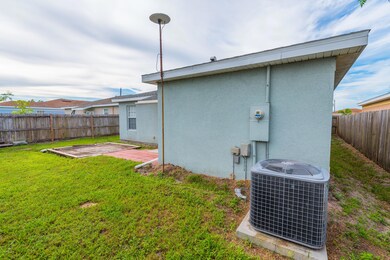 812 Temple St, Cocoa, FL 32922 - photo 5