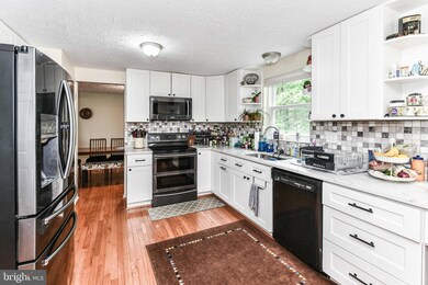 1721 Whitewood Ln, Herndon, VA 20170 - photo 6