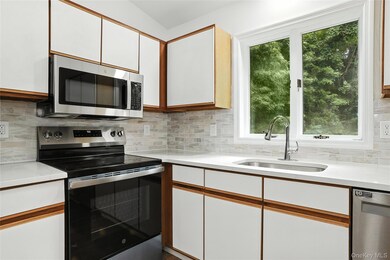 5760 Route 82, Clinton Corners, NY 12514 - photo 7