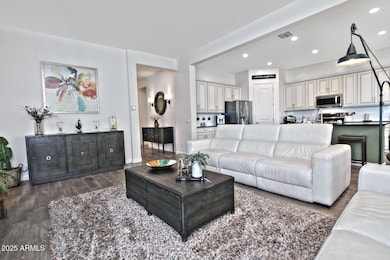 924 Dumbarton Living Room 3