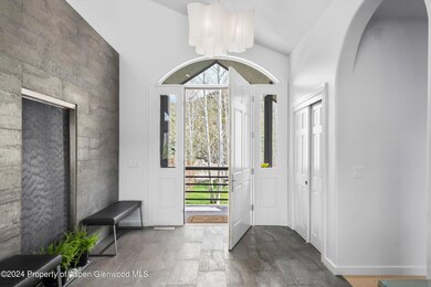 32-781Hillcrest_24042233