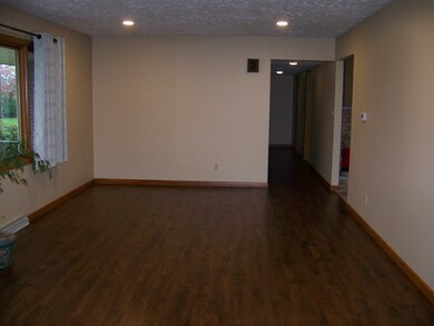101 W Vaughan St, Forrest, IL 61741 - photo 5