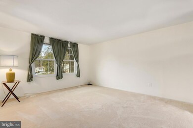 9201 Honey Creeper Ct, Burke, VA 22015 - photo 7