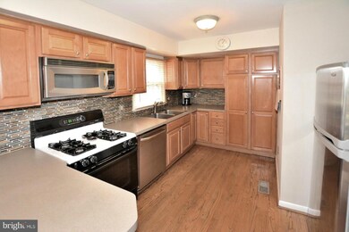 25 W Taylor Run Pkwy, Alexandria, VA 22314 - photo 7