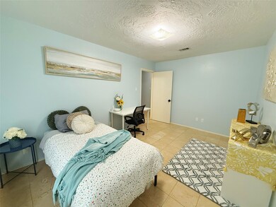 9214 Carvel Ln, Houston, TX 77036 - photo 5