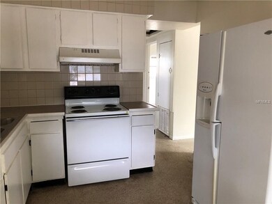 Bright Kitchen W/ eat in space