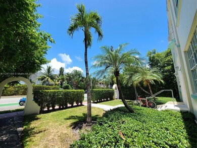 Front common yard of Vila Mara