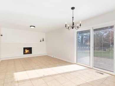 139 Monna St, Sugar Grove, IL 60554 - photo 5