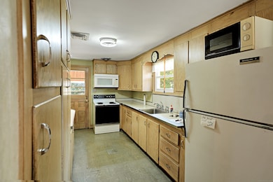 11 Carpet St, Enfield, CT 06082 - photo 5