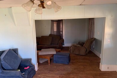 Ozarks Fixer Upper For Sale in Town3