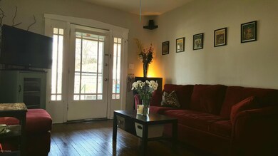 LIVING RM
