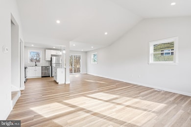 107 Maple Ave, Willow Grove, PA 19090 - photo 4