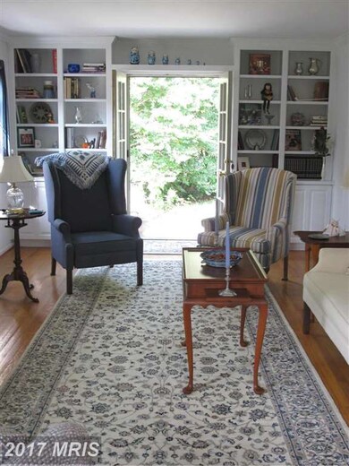 8517 Doyle Dr, Alexandria, VA 22308 - photo 4