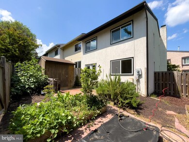 9512 Miranda Ct, Fairfax, VA 22031 - photo 6