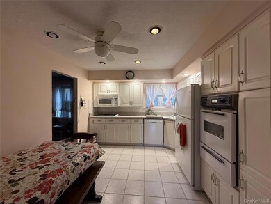 15 Sherry Ln, Hauppauge, NY 11788 - photo 4