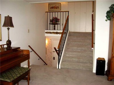 Entry/Foyer.