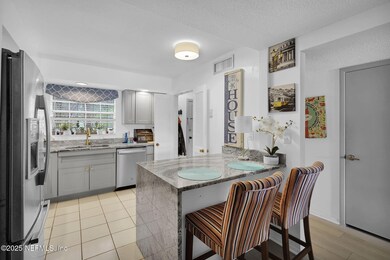 Open Kitchen/Bar